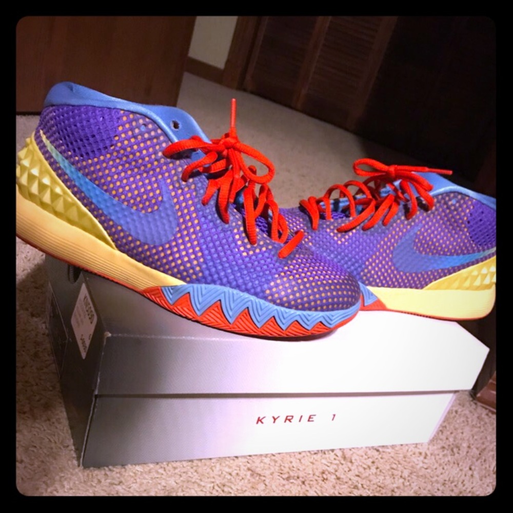 Youth size 6 Kyrie 1 Saturday